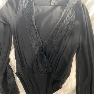 Black V neck bodysuit size small